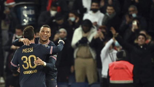 1639355200227046186.jpeg messi mbappe brillan psh.jpeg